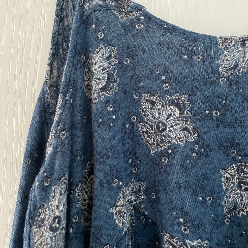 Flowy Pattern Tank - Picture 2 of 5